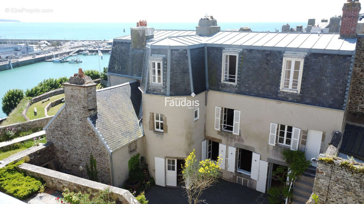 Maison 277 m² à Granville  - photo 3