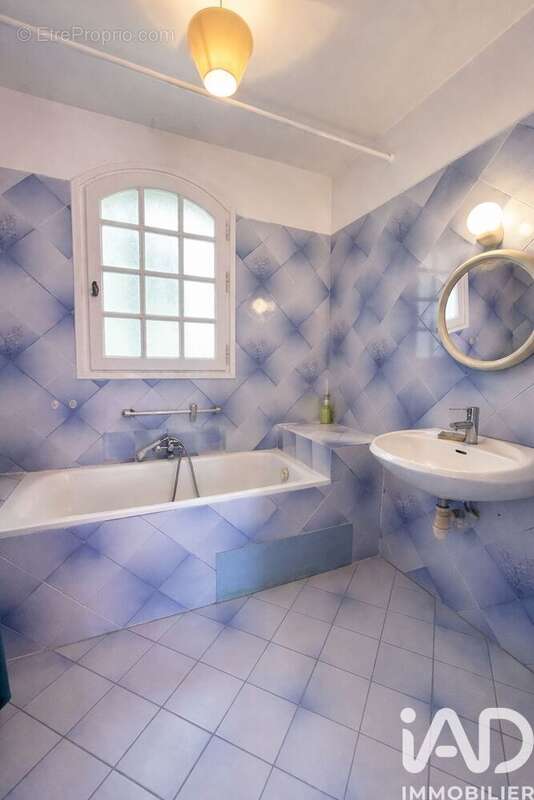 Photo 8 - Maison à LE REVEST-LES-EAUX