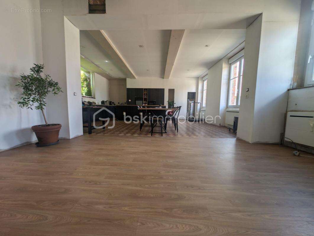 Maison 7 pièces, 5 chambres, multiples grange, hangar et garage - photo 20