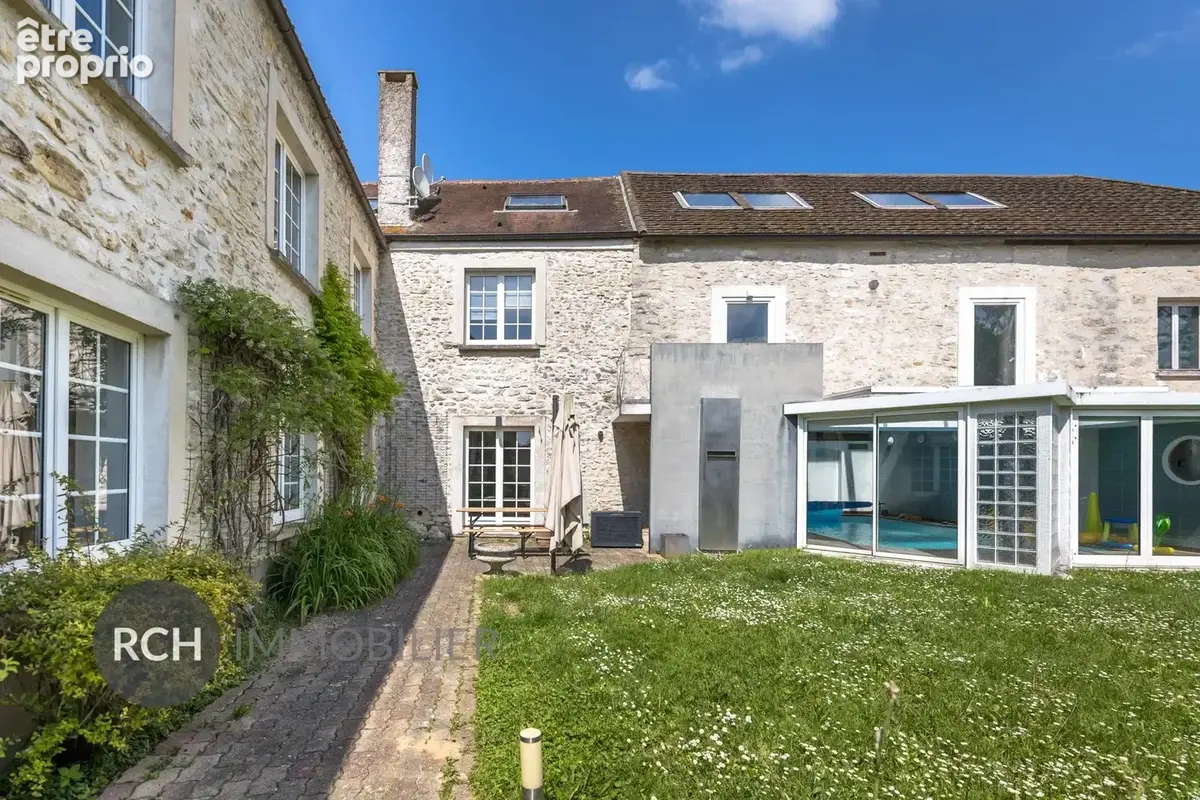 Maison ancienne rénovée avec piscine intérieure - photo 2