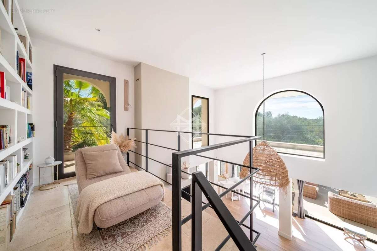 Maison à ROQUEFORT-LES-PINS