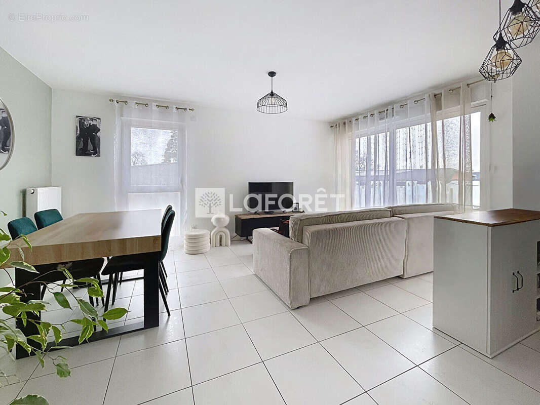 Appartement à SAINT-JEAN-DE-LA-RUELLE