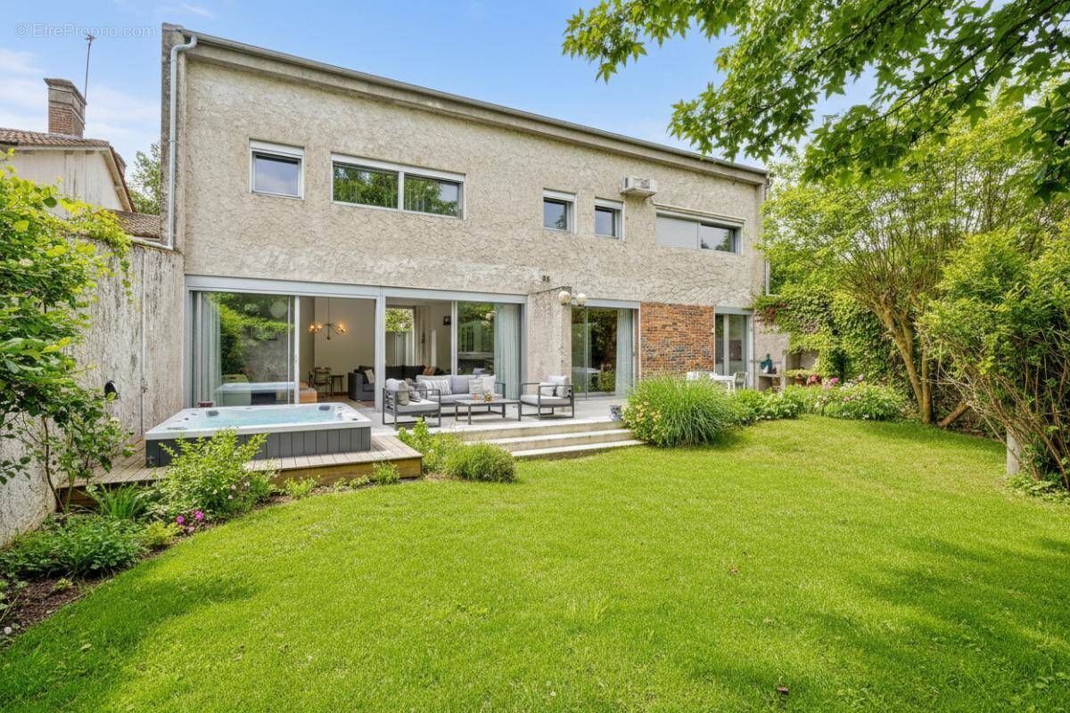 Maison à MONTPON-MENESTEROL