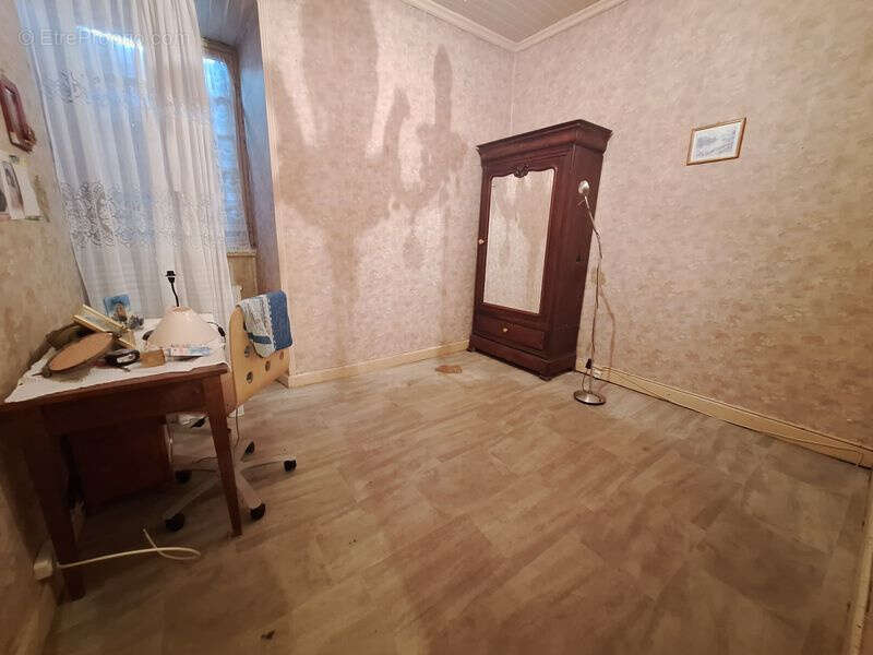 Maison à LAVAL-DE-CERE