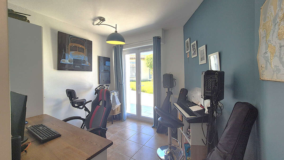 Villa de plain-pied au calme absolu avec piscine, studio indépendant et vaste terrain arboré - photo 12