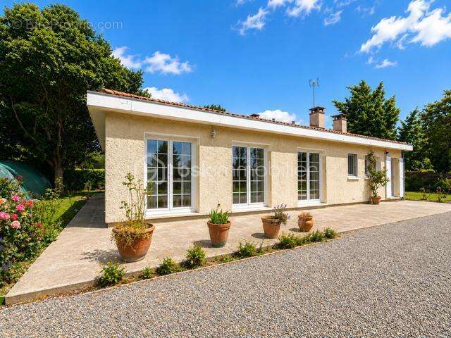 Maison à PIEUSSE