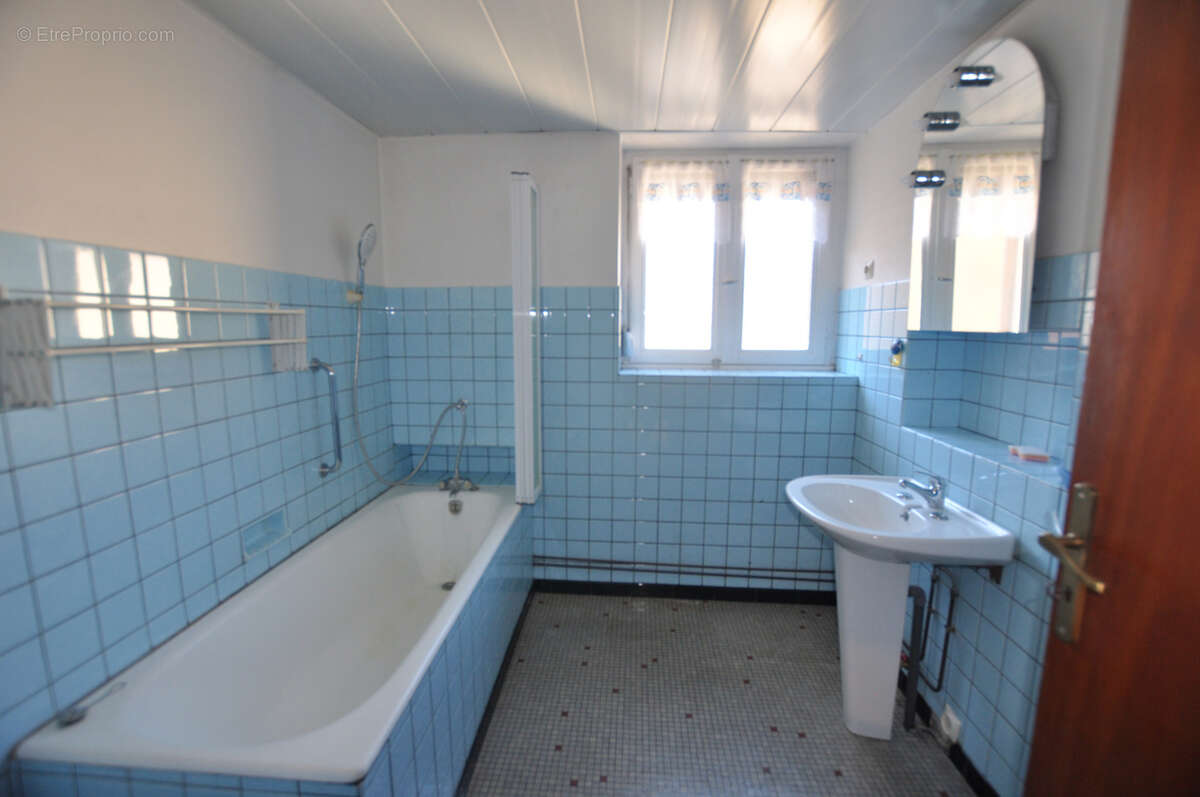 Maison à MONTIGNY-SUR-CHIERS