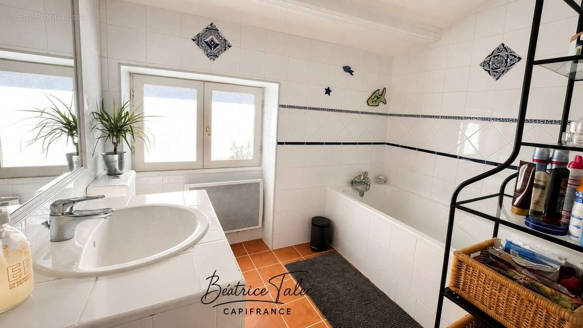 Maison en pierre de caractère au pied de la Sainte-Victoire : 3 chambres, terrasse, solarium – Provence, Bouches-du-Rhône - photo 9