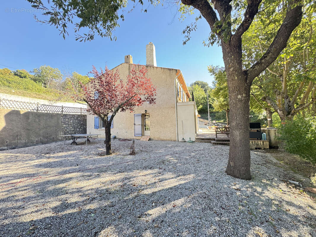 Maison à ARTIGNOSC-SUR-VERDON