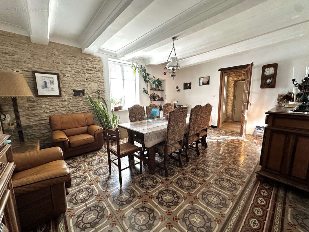 Maison à L'ISLE-SUR-LA-SORGUE