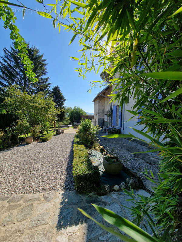 Maison à CEYZERIEU