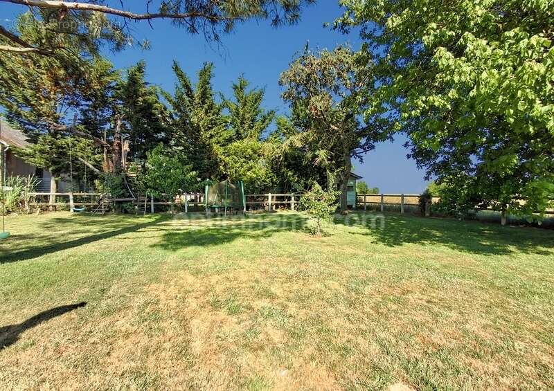 Maison à TREMBLAY-LES-VILLAGES