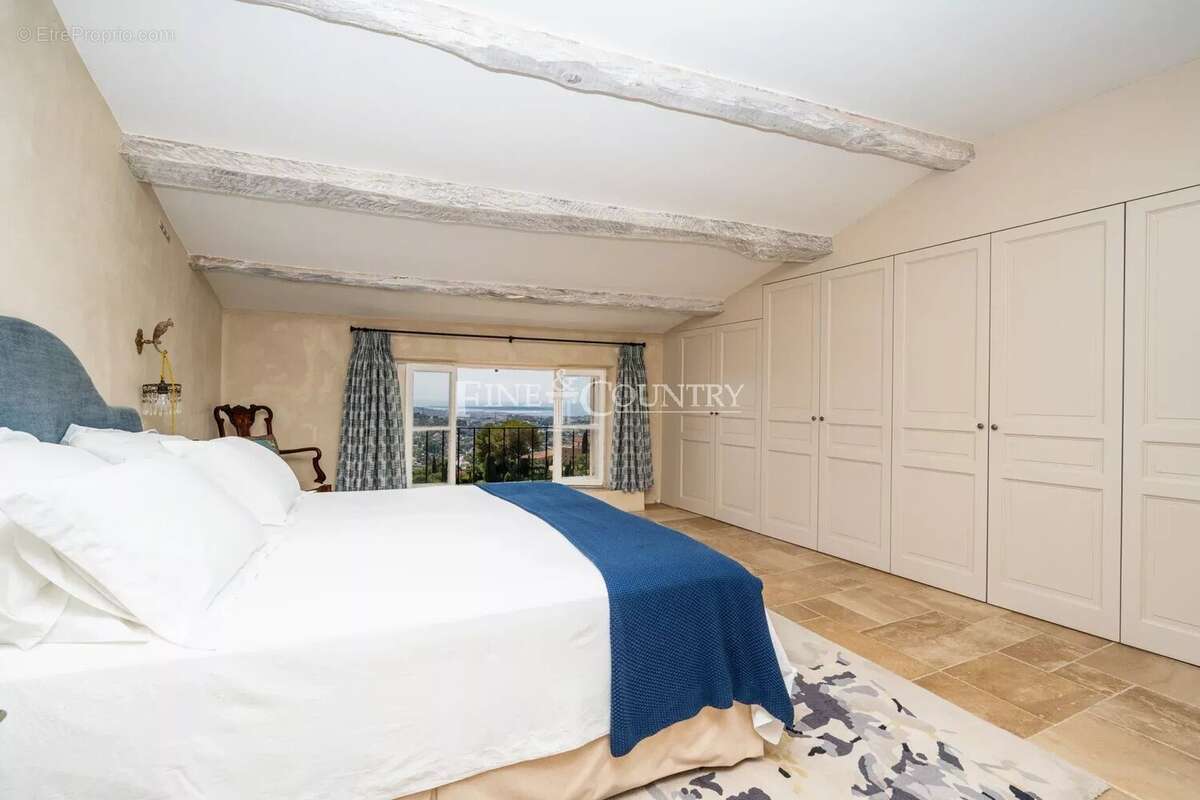 À vendre – Coeur de MOUGINS VILLAGE - Ensemble unique de deux maisons avec vue mer - photo 30