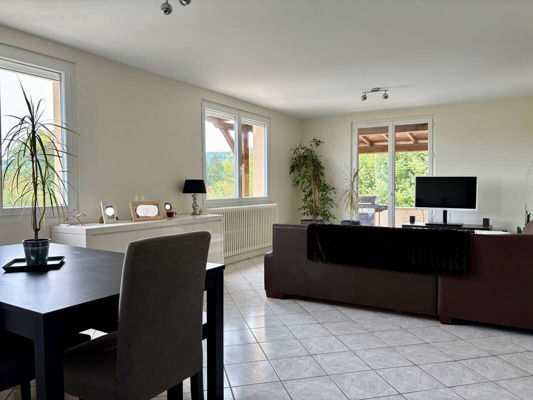 Maison à MONTBELLET