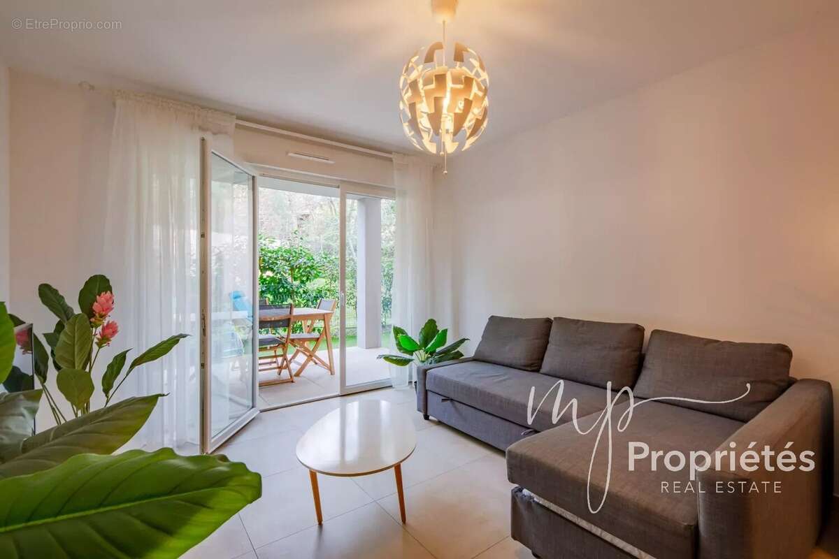 Appartement à BORMES-LES-MIMOSAS