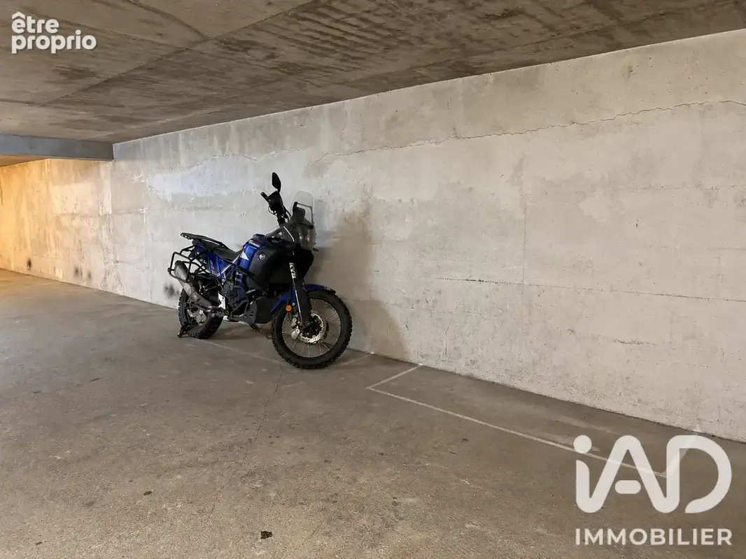 Photo 1 - Parking à PARIS-11E