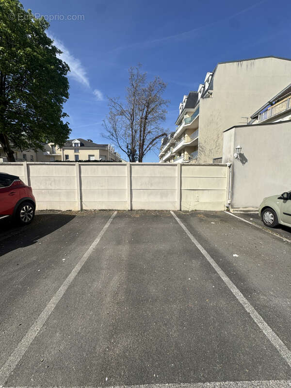 Appartement à VAUJOURS