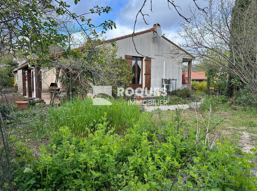 Octon, villa indèpendante de Plain-pied, 74 m2 habitables, sur 912 m2 de terrain, à mettre au goût du jour - photo 2