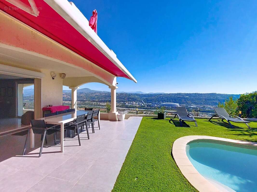 Maison à SAINT-LAURENT-DU-VAR