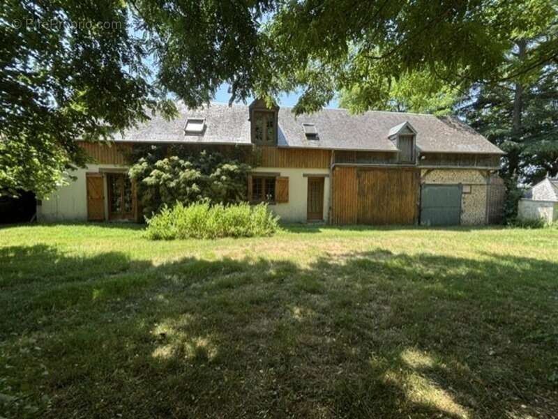 Un lieu de vie unique avec trois maisons aux possibilités infinies ! - photo 2