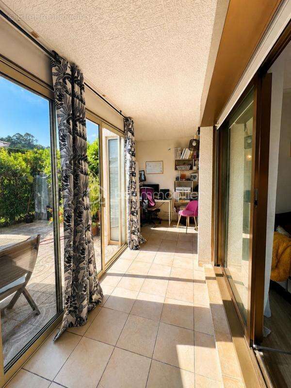 Appartement à MANDELIEU-LA-NAPOULE