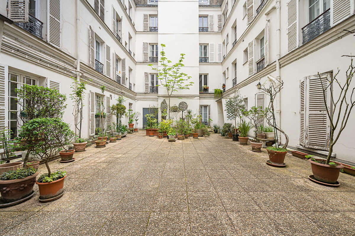 Appartement à PARIS-14E