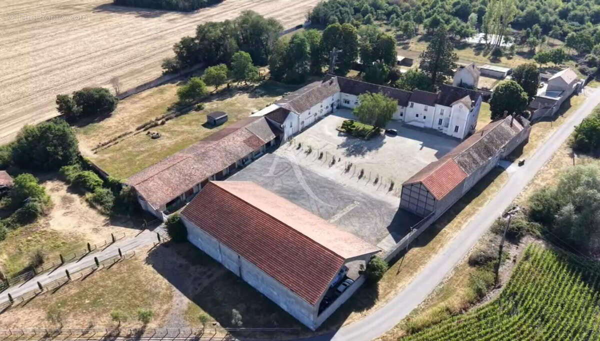A VENDRE ! Domaine de réception avec activité  Murs et fonds de commerce  Saint-Pierre-du-Perray (91) - photo 15