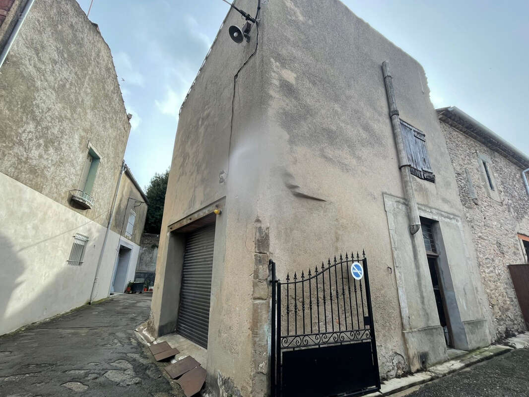 Parking à CAPENDU