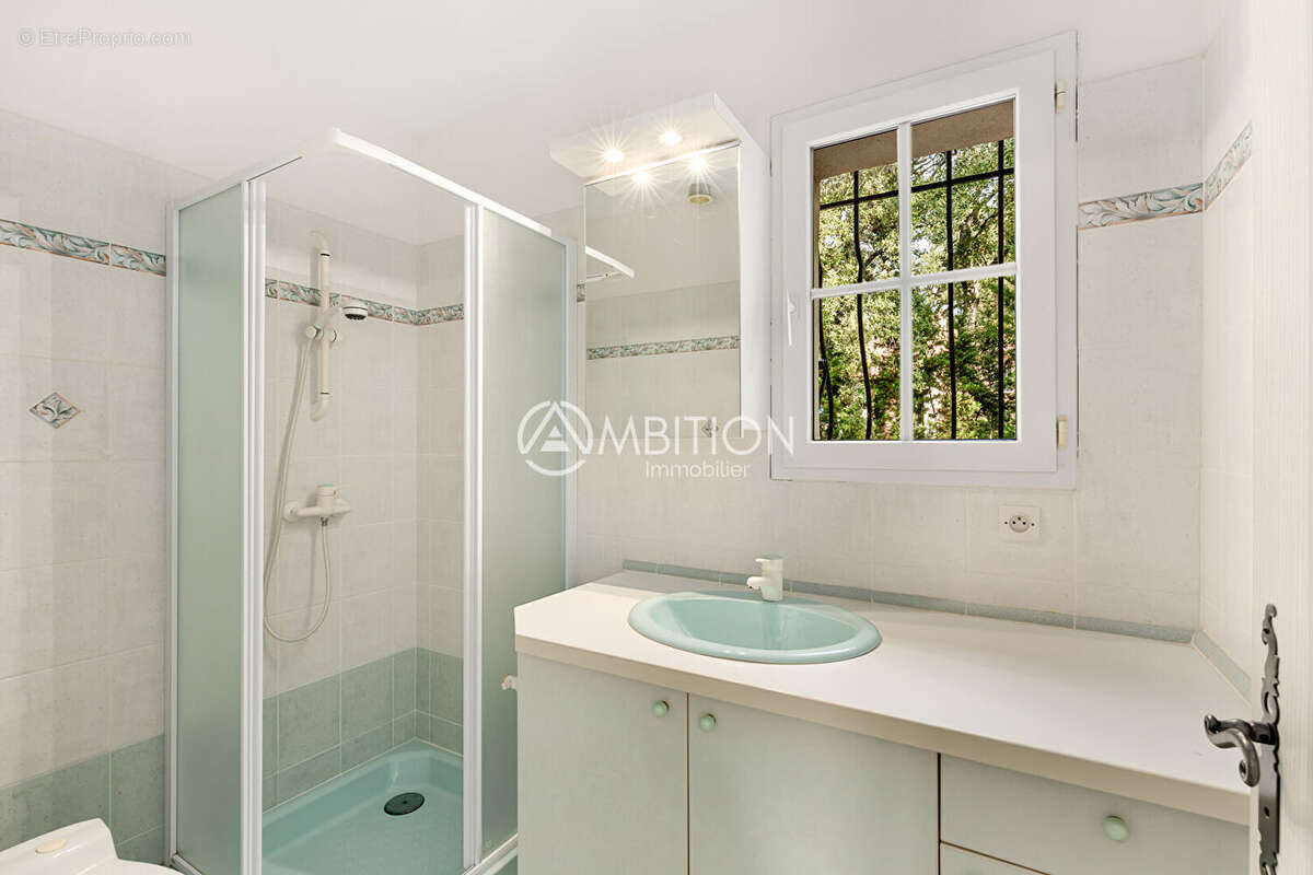 Maison à BAGNOLS-EN-FORET