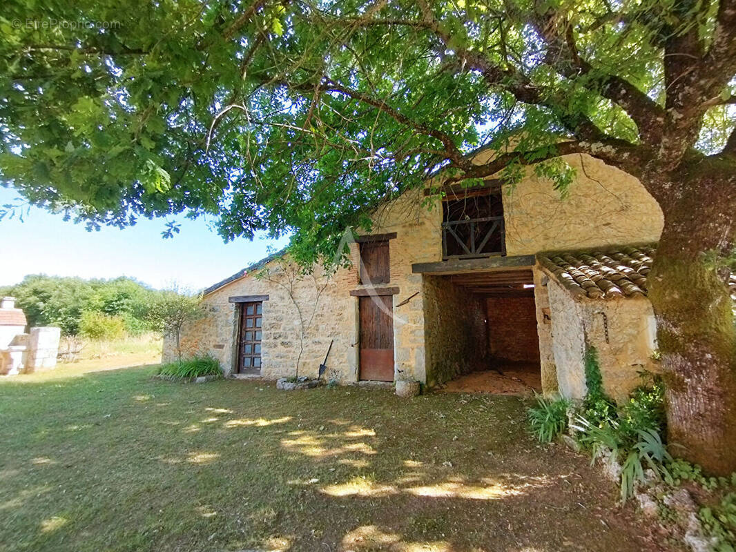 Maison à LES JUNIES