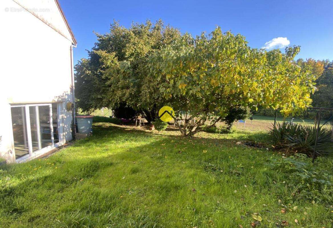 Maison à COURS-LES-BARRES