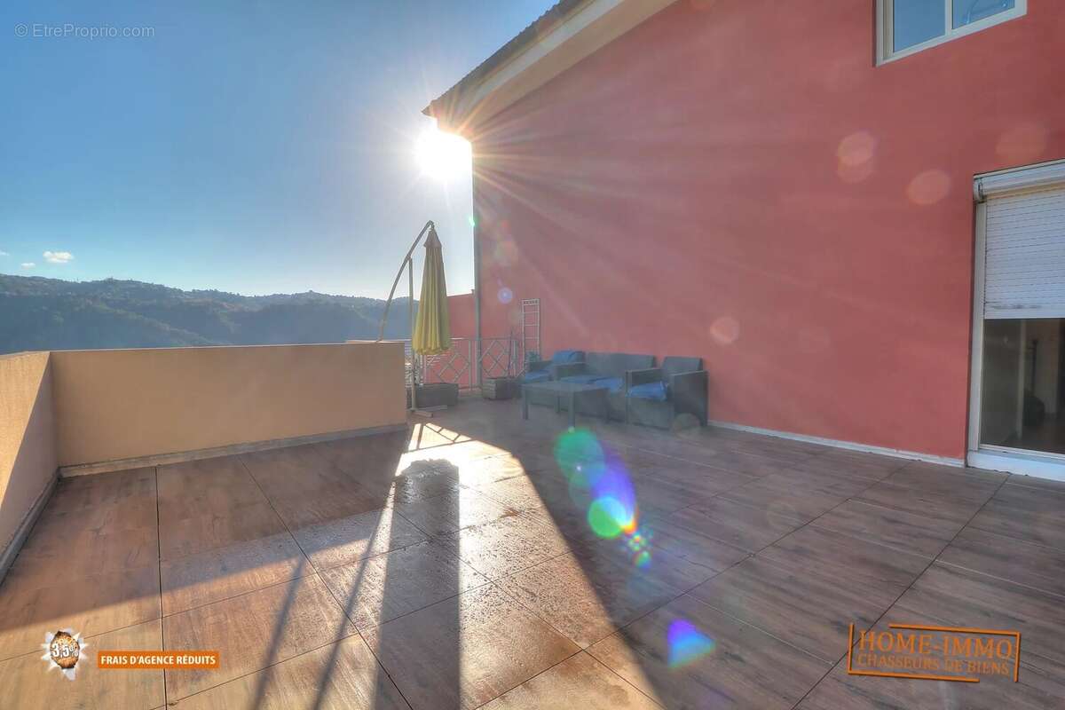 Appartement à CARROS