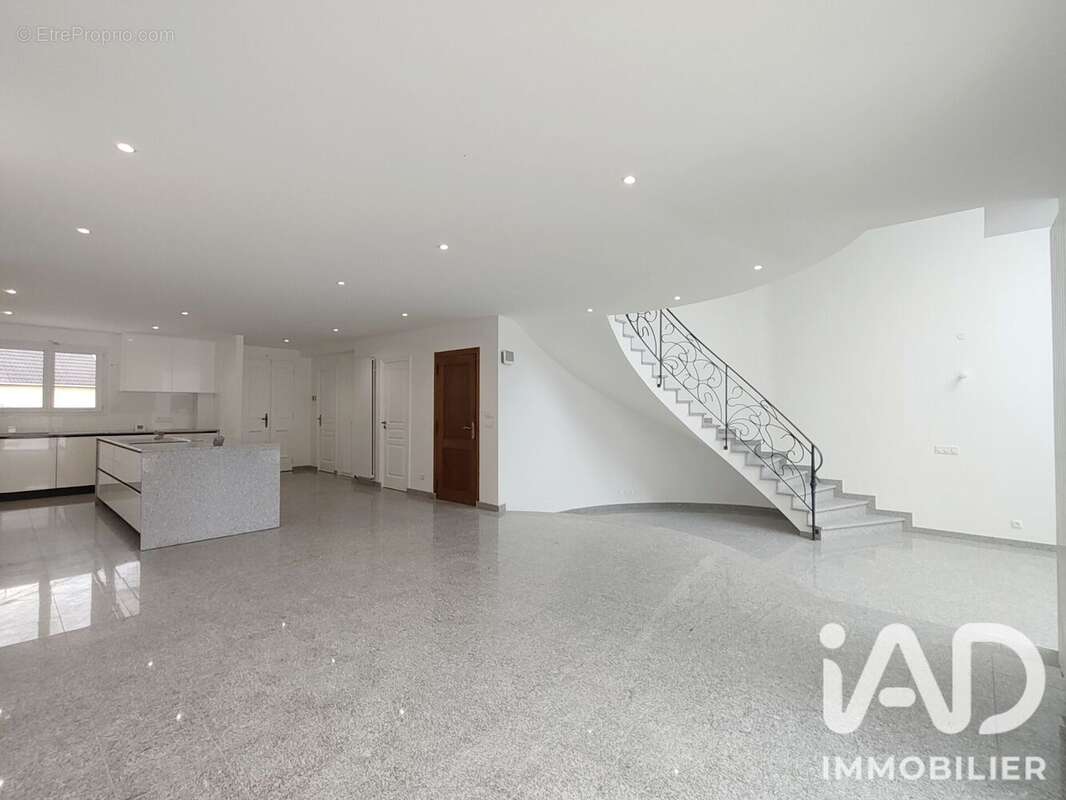 Maison 214 m² à Claye-Souilly  - photo 5