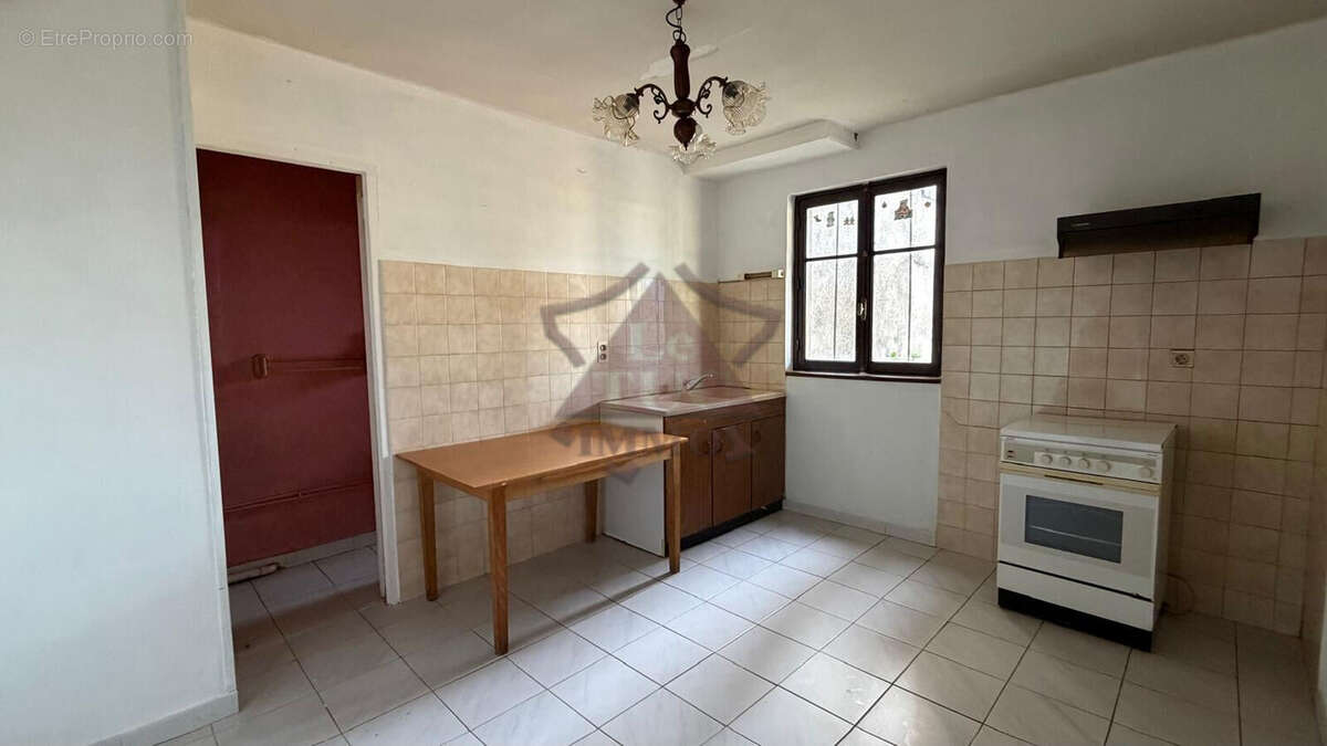 Maison à SAINT-VICTOR-DE-MALCAP