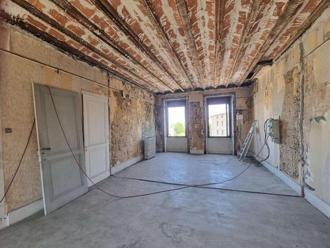 2E ETAGE avec vue dominante