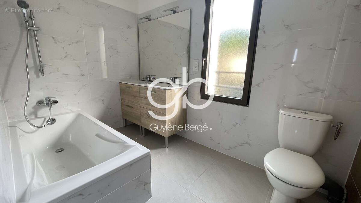 Maison à VIC-LA-GARDIOLE