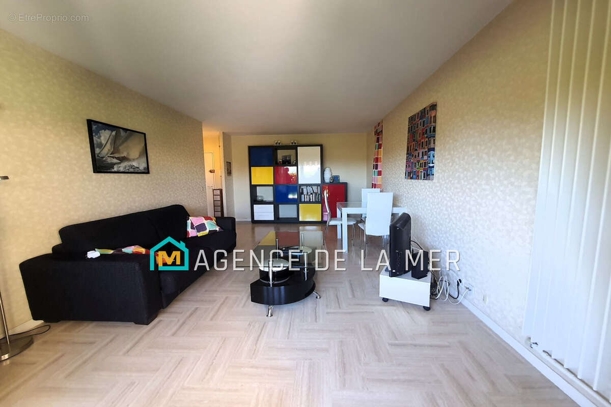 Appartement à MANDELIEU-LA-NAPOULE