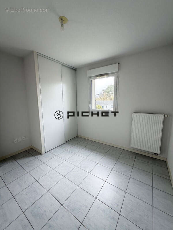 Appartement à SAINT-JEAN-D'ILLAC