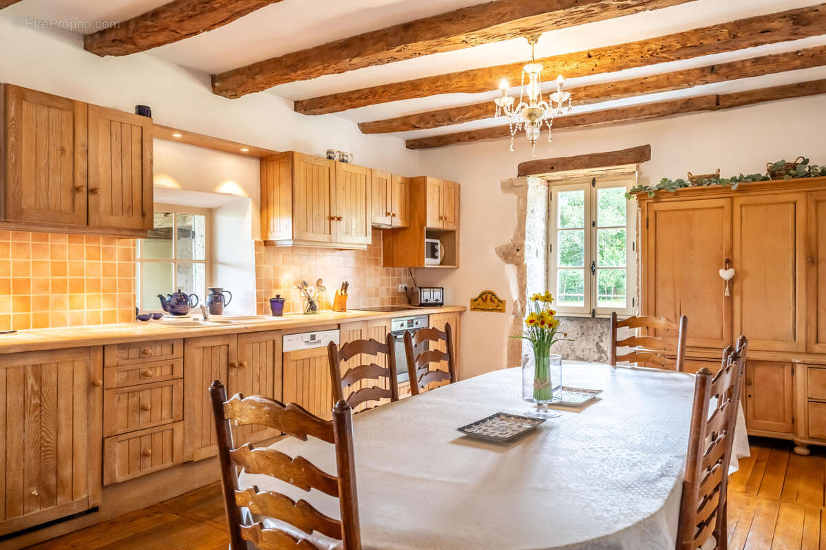 Maison à MONTAIGU-DE-QUERCY