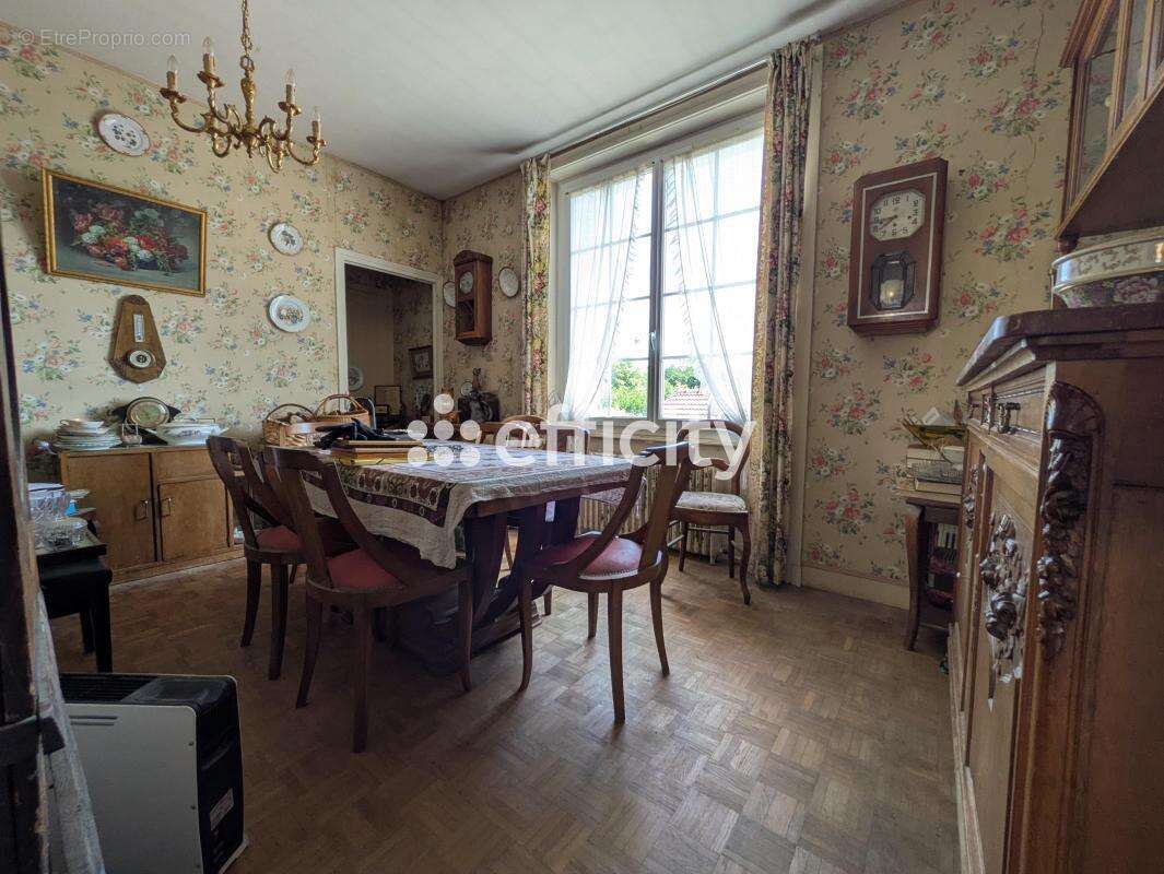 Maison à SAINT-JUNIEN