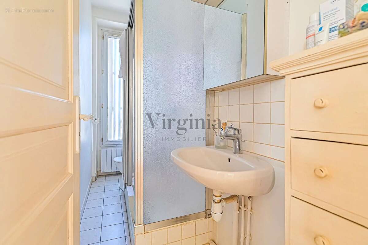 Appartement à CHARENTON-LE-PONT