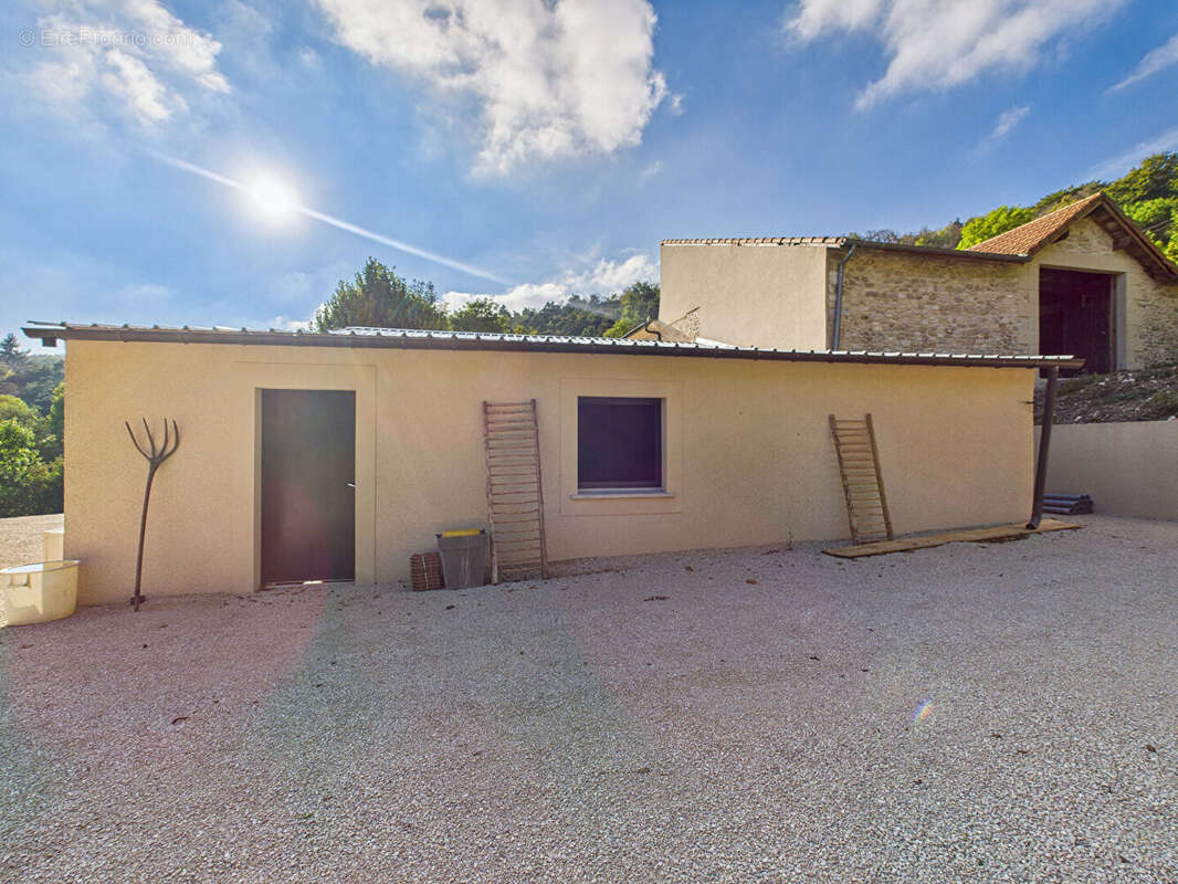 Maison de caractere  sur 2 hectares 450m²  avec gites 26120 chabeuil - photo 16