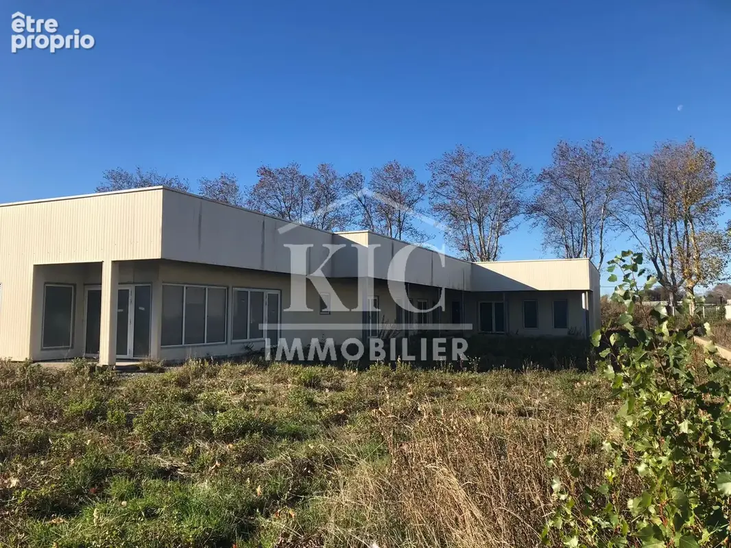 Carcassonne - local 427 m2 terrain 2000 m2 - photo 1
