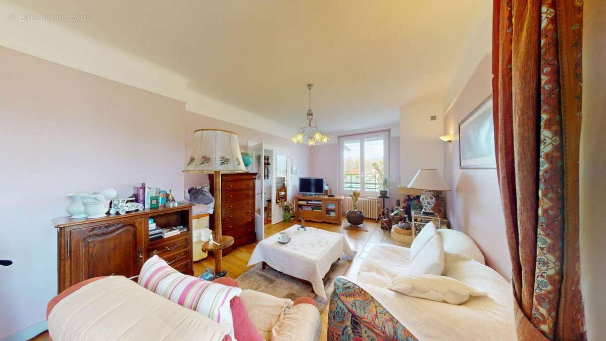 Maison Foecy  : 140 m² - 6 pièces - 4 chambres - - photo 2