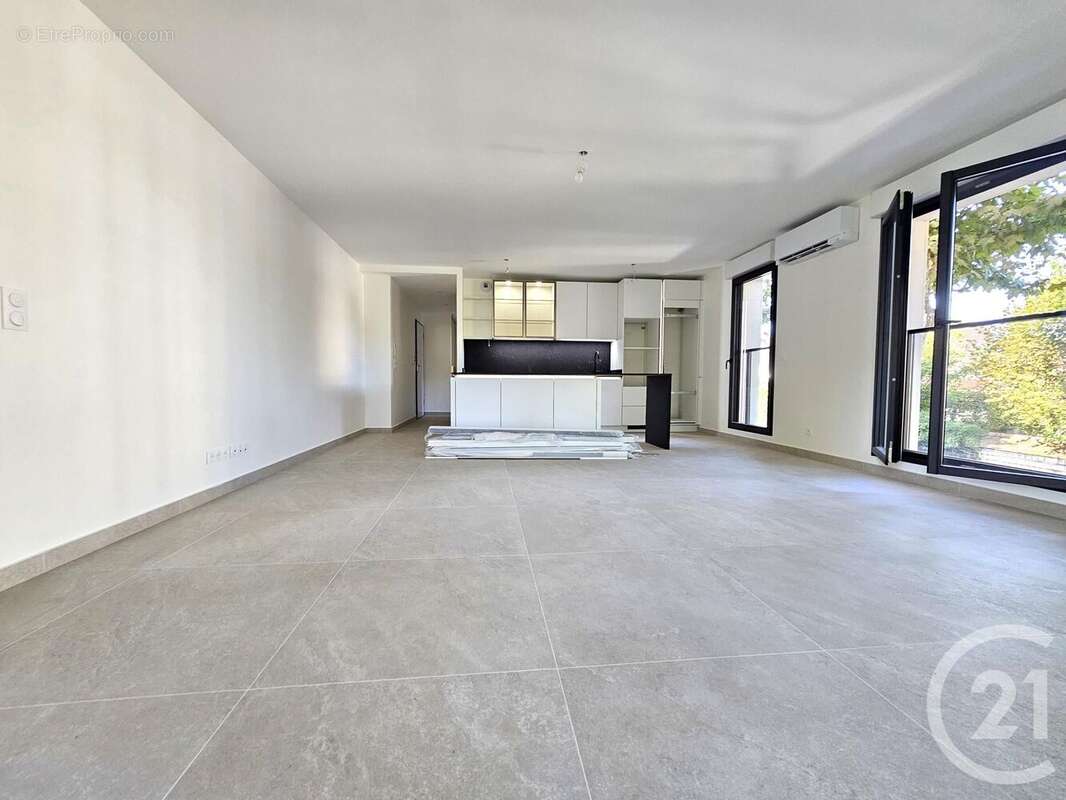 Appartement à SAINT-MAUR-DES-FOSSES