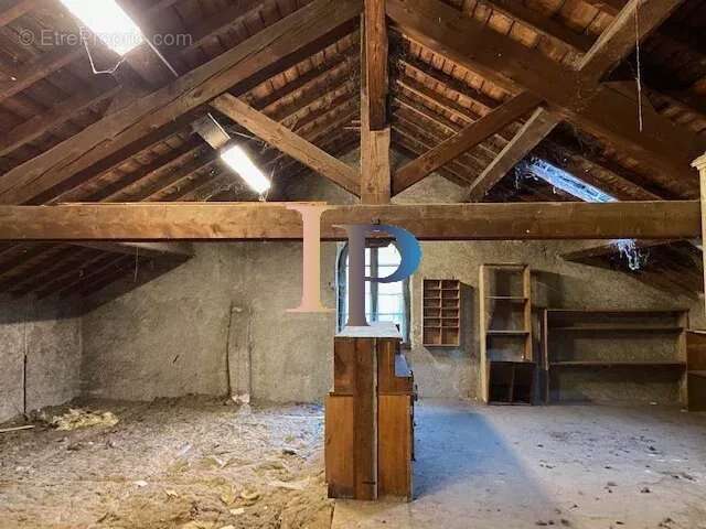 Appartement à LA CLAYETTE