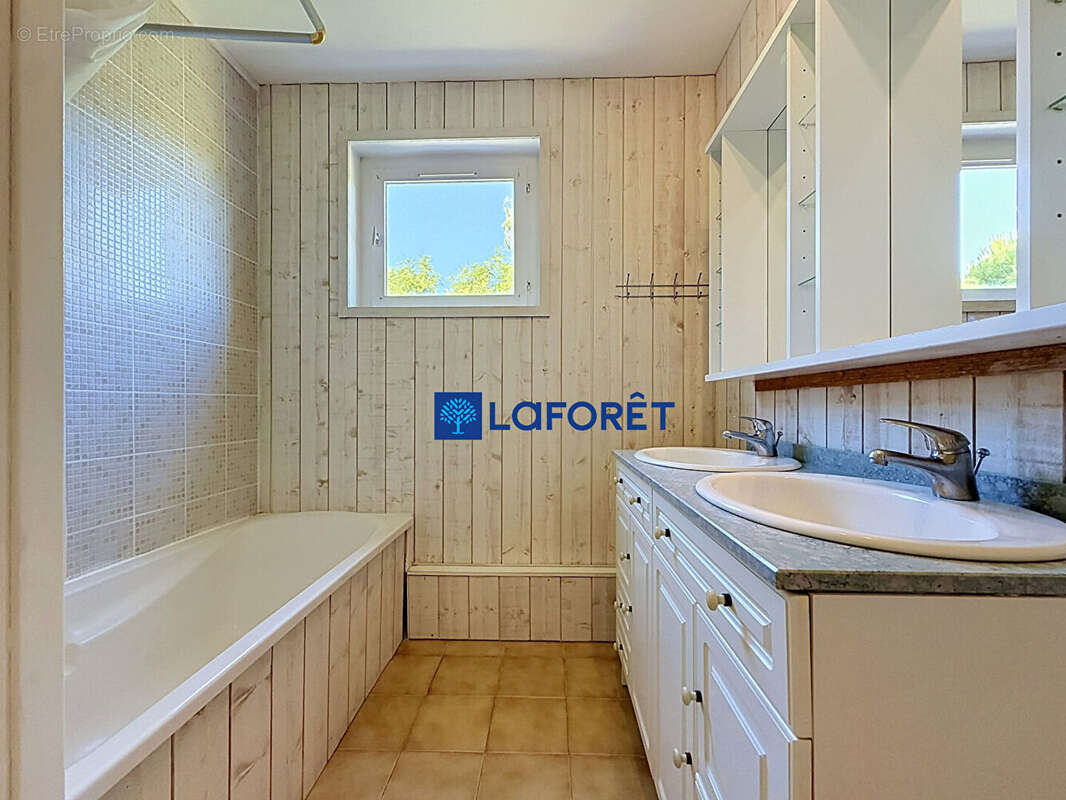 Appartement à CARQUEIRANNE