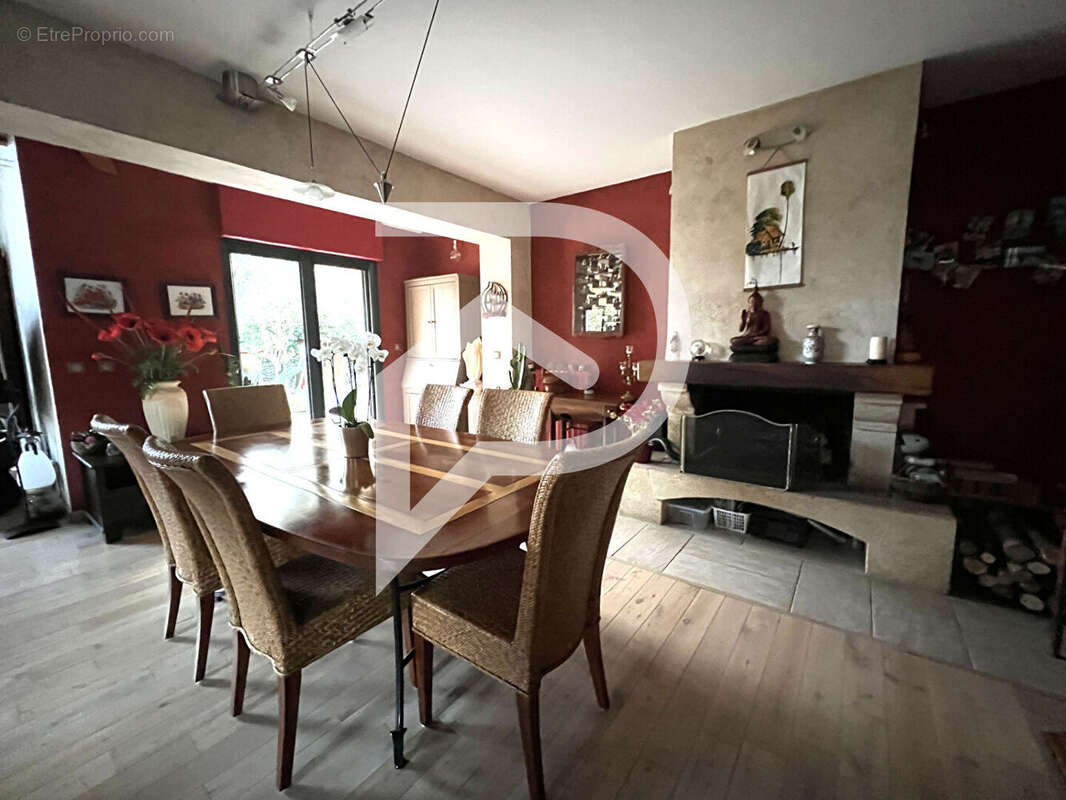 Maison à LES ESSARTS-LE-ROI
