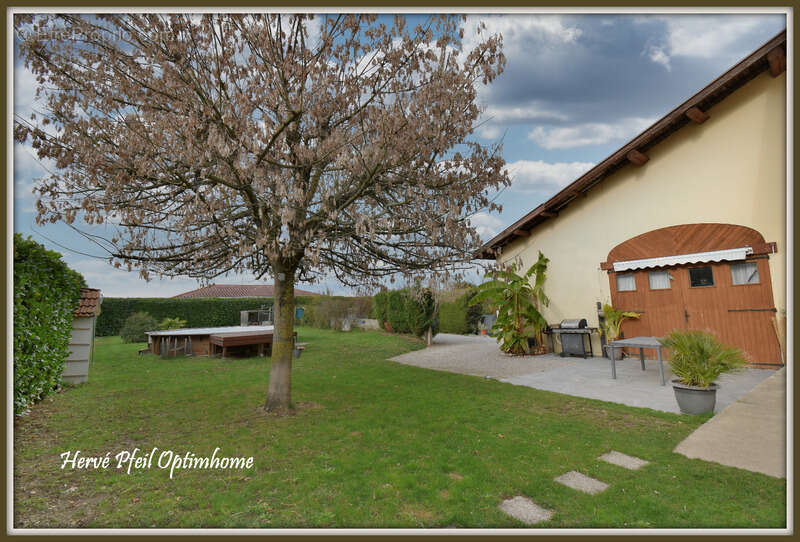 Une maison familiale avec cachet et prestations rénovées-5 pièces ; 135m² sur 1000m² de terrain - photo 2