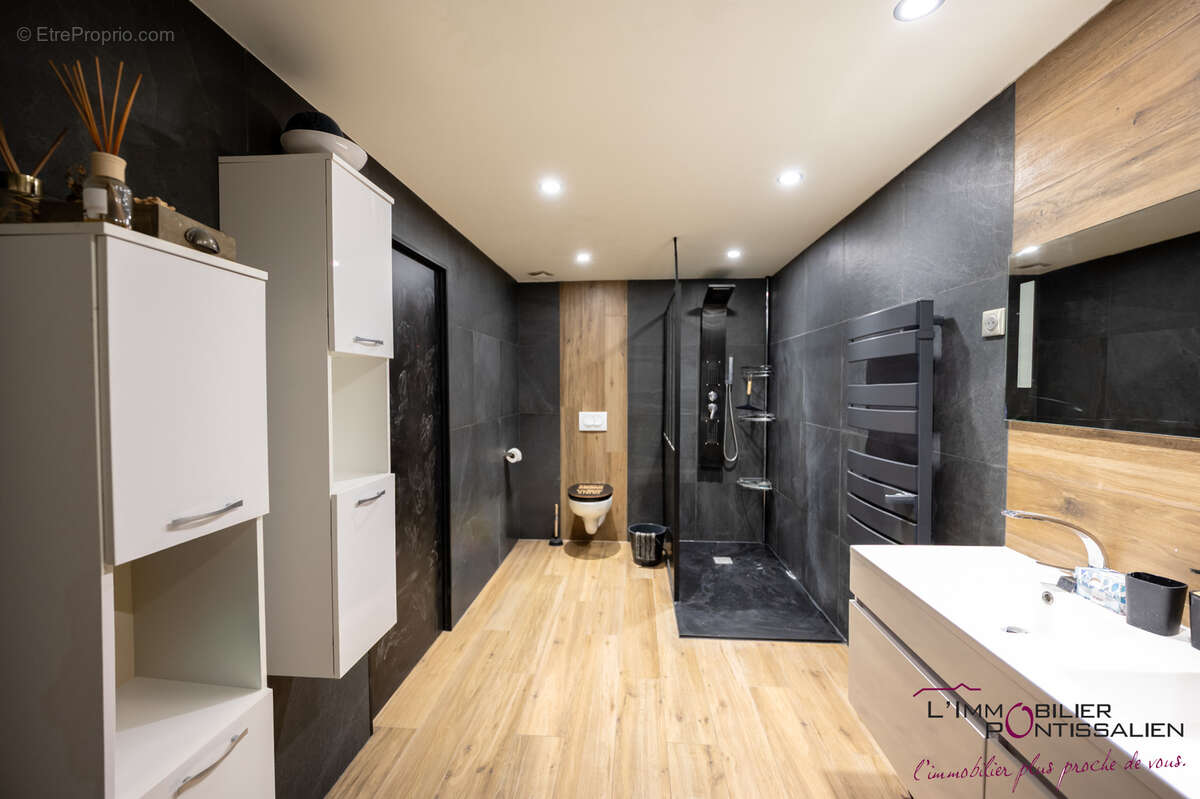 Appartement à FRASNE